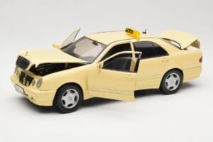 Mercedes E320 W210 Taxi Sun Star 1:18 1160 Метал — снимка 2 от 8