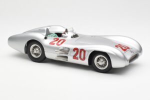 Mercedes W196 Streamliner #20 K. Kling French GP 1954 CMC 1:18 M-128B Метал — снимка 4 от 6