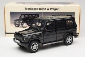 Mercedes G-Class G 500 W463 Smaragd Black Metallic AUTOart 1:18 76101 Метал — снимка 8 от 8