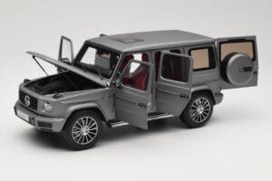 Mercedes G-Class G500 W463A Designo Platinum Magno Minichamps 1:18 B66960811 Метал — снимка 2 от 8