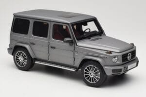 Mercedes G-Class G500 W463A Designo Platinum Magno Minichamps 1:18 B66960811 Метал — снимка 6 от 8