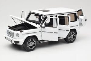 Mercedes G-Class G 500 W463A Diamond White Metallic Minichamps 1:18 113037111 Метал — снимка 2 от 8