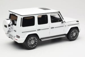 Mercedes G-Class G 500 W463A Diamond White Metallic Minichamps 1:18 113037111 Метал — снимка 3 от 8