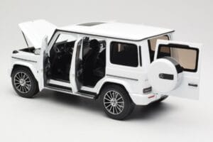 Mercedes G-Class G 500 W463A Diamond White Metallic Minichamps 1:18 113037111 Метал — снимка 5 от 8