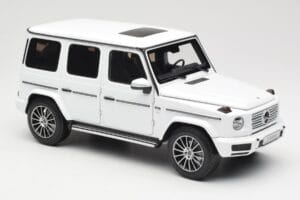Mercedes G-Class G 500 W463A Diamond White Metallic Minichamps 1:18 113037111 Метал — снимка 6 от 8
