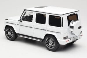 Mercedes G-Class G 500 W463A Diamond White Metallic Minichamps 1:18 113037111 Метал — снимка 7 от 8