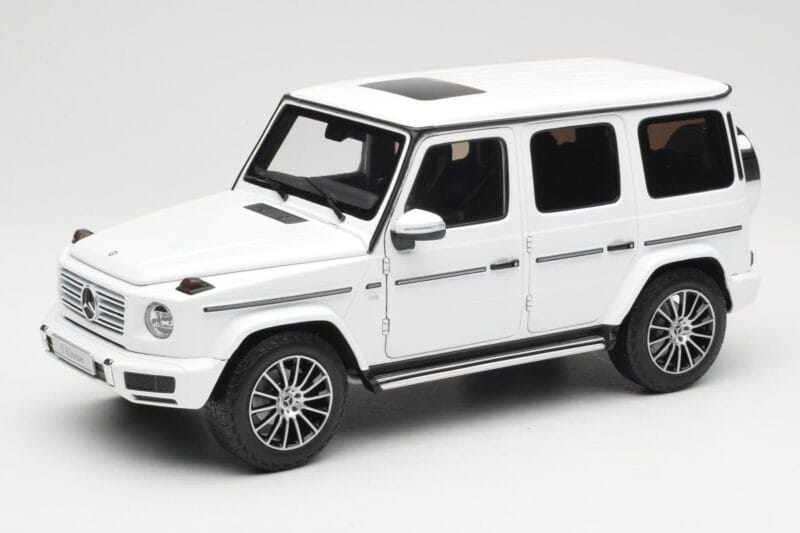 Mercedes G-Class G 500 W463A Diamond White Metallic Minichamps 1:18 113037111 Метал
