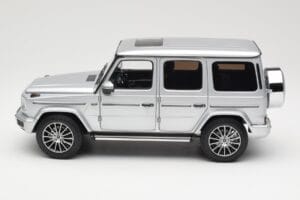 Mercedes G-Class G 500 W463A Iridium Silver Metallic Minichamps 1:18 113037112 Метал — снимка 4 от 8