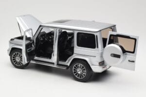 Mercedes G-Class G 500 W463A Iridium Silver Metallic Minichamps 1:18 113037112 Метал — снимка 5 от 8