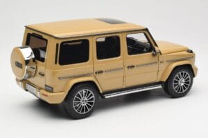 Mercedes G-Class G 500 W463A Solarbeam Yellow Metallic Minichamps 1:18 113037108 Метал — снимка 3 от 8