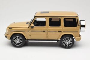 Mercedes G-Class G 500 W463A Solarbeam Yellow Metallic Minichamps 1:18 113037108 Метал — снимка 4 от 8