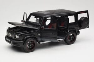 Mercedes G-Class G63 AMG W463A Matt Black Minichamps 1:18 110037064 Метал — снимка 2 от 8