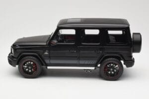 Mercedes G-Class G63 AMG W463A Matt Black Minichamps 1:18 110037064 Метал — снимка 4 от 8
