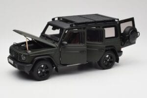 Mercedes G-Class W465 Маслиненозелен Norev 1:18 B66960662 Метал — снимка 2 от 8