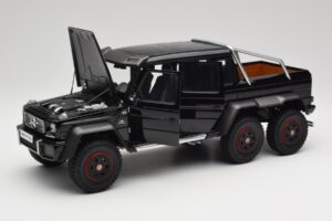 Mercedes AMG G63 W463 6x6 Gloss Черен AUTOart 1:18 76306 Композит — снимка 2 от 8