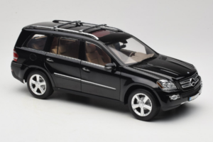 Mercedes GL X164 Obsidian Black Minichamps 1:18 B66962334 Метал — снимка 6 от 8