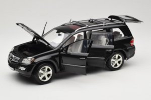Mercedes GL X164 Period Brown Minichamps 1:18 B66962336 Метал — снимка 2 от 8