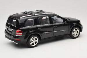 Mercedes GL X164 Period Brown Minichamps 1:18 B66962336 Метал — снимка 3 от 8