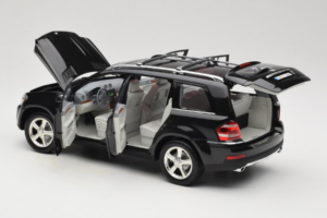 Mercedes GL X164 Period Brown Minichamps 1:18 B66962336 Метал — снимка 5 от 8