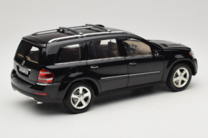 Mercedes GL X164 Tanzanite Blue Minichamps 1:18 B66962335 Метал — снимка 3 от 8