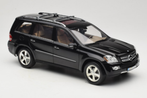 Mercedes GL X164 Tanzanite Blue Minichamps 1:18 B66962335 Метал — снимка 6 от 8