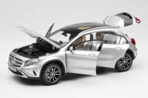 Mercedes GLA X156 Polar Сребрист Металик Norev 1:18 B66960267 Метал — снимка 2 от 8