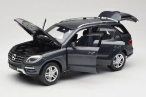 Mercedes M-Class W164 Grey Metallic Minichamps 1:18 100030100 Метал — снимка 2 от 8