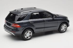 Mercedes M-Class W164 Grey Metallic Minichamps 1:18 100030100 Метал — снимка 3 от 8