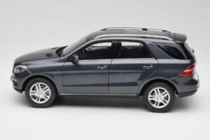Mercedes M-Class W164 Grey Metallic Minichamps 1:18 100030100 Метал — снимка 4 от 8