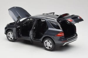 Mercedes M-Class W164 Grey Metallic Minichamps 1:18 100030100 Метал — снимка 5 от 8