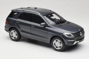 Mercedes M-Class W164 Grey Metallic Minichamps 1:18 100030100 Метал — снимка 6 от 8