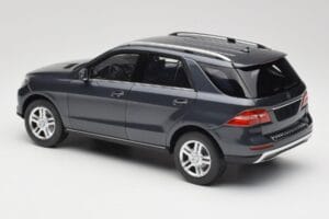 Mercedes M-Class W164 Grey Metallic Minichamps 1:18 100030100 Метал — снимка 7 от 8