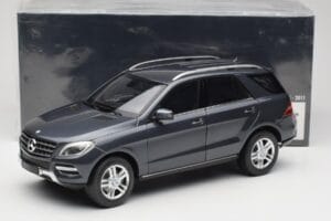Mercedes M-Class W164 Grey Metallic Minichamps 1:18 100030100 Метал — снимка 8 от 8