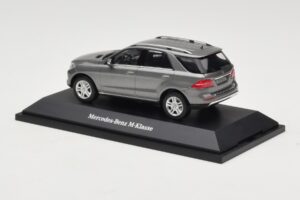 Mercedes M-Class W166 Palladium Silver Metallic Minichamps 1:43 B66960061 Метал — снимка 3 от 4