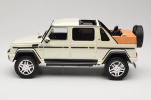 Mercedes Maybach G650 Landaulet W463 Бял Schuco 1:18 450017800 Метал — снимка 3 от 6