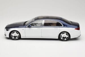 Mercedes Maybach S-Class Z223 Nautical Blue Diamond White Almost Real 1:18 820126 Метал — снимка 4 от 8