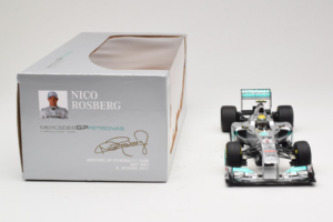 Mercedes MGP W02 #8 N. Rosberg Mercedes GP 2011 Minichamps 1:18 110110008 Метал — снимка 6 от 7