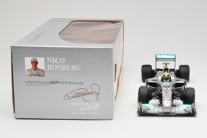 Mercedes MGP W02 #8 N. Rosberg Mercedes GP Showcar 2011 Minichamps 1:18 110110078 Метал — снимка 6 от 7