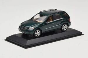 Mercedes ML 500 W164 Тъмнозелен Minichamps 1:43 400034500 Метал — снимка 2 от 4