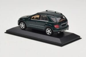 Mercedes ML 500 W164 Тъмнозелен Minichamps 1:43 400034500 Метал — снимка 3 от 4