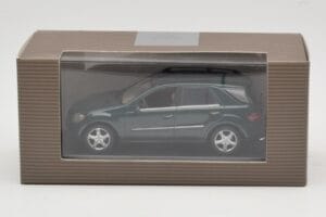 Mercedes ML 500 W164 Тъмнозелен Minichamps 1:43 400034500 Метал — снимка 4 от 4