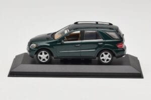 Mercedes ML 500 W164 Тъмнозелен Minichamps 1:43 400034500 Метал