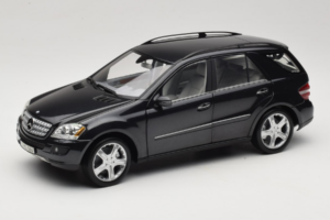 Mercedes ML W164 Obsidian Black Дилърско Издание Minichamps 1:18 B66962321 Метал