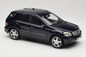 Mercedes ML W164 Tanzanite Blue Дилърско Издание Minichamps 1:18 B66962322 Метал — снимка 6 от 8