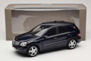 Mercedes ML W164 Tanzanite Blue Дилърско Издание Minichamps 1:18 B66962322 Метал — снимка 8 от 8
