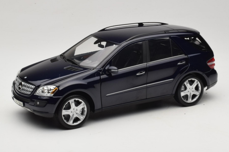 Mercedes ML W164 Tanzanite Blue Дилърско Издание Minichamps 1:18 B66962322 Метал