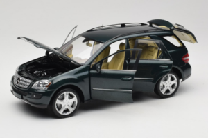 Mercedes ML W164 Green Metallic Minichamps 1:18 150034502 Метал — снимка 2 от 8