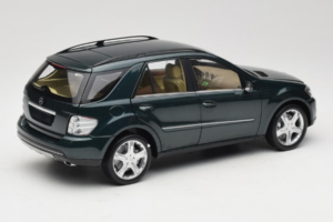 Mercedes ML W164 Green Metallic Minichamps 1:18 150034502 Метал — снимка 3 от 8