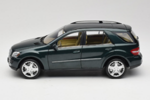 Mercedes ML W164 Green Metallic Minichamps 1:18 150034502 Метал — снимка 4 от 8