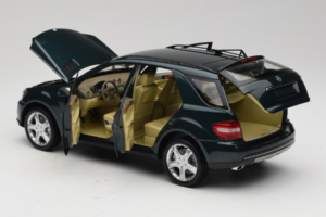 Mercedes ML W164 Green Metallic Minichamps 1:18 150034502 Метал — снимка 5 от 8